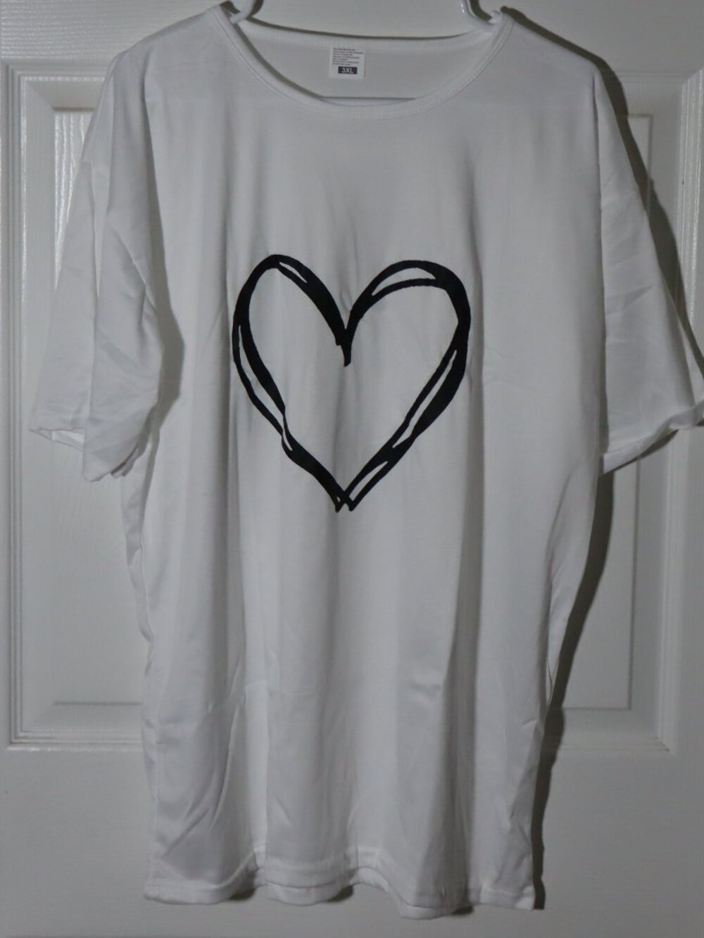 NWOT White Tshirt with Heart Design - Sz 3XL